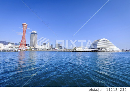 神戸市、神戸港メリケンパークの全景 112124232