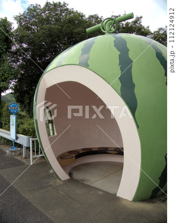 県境方面行きの阿弥陀崎バス停はスイカの待合室 長崎県諫早市小長井町遠竹 県境方面行きの阿弥陀崎バス停はスイカの待合室 長崎県諫早市小長井町遠竹 112124912