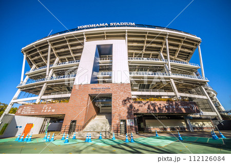 日本の横浜都市景観　横浜スタジアムなどを望む 112126084