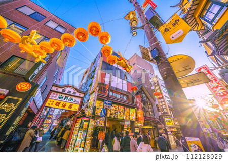 日本の横浜都市景観 希望の光…中華街大通り香港路前のドラゴンランタン(2024春節燈花)=28日 日本の横浜都市景観 希望の光…中華街大通り香港路前のドラゴンランタン(2024春節燈花)=28日 112128029