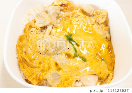 おいしい親子丼弁当 おいしい親子丼弁当 112128687