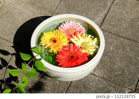 勝林寺の花手水 勝林寺の花手水 112128735