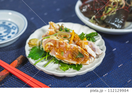 湯引きの鶏ささみと三つ葉のサラダ 112129984