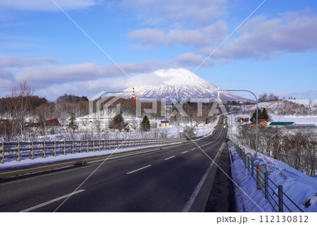 黒川ビューポイントパーキングから見る冬の羊蹄山 黒川ビューポイントパーキングから見る冬の羊蹄山 112130812