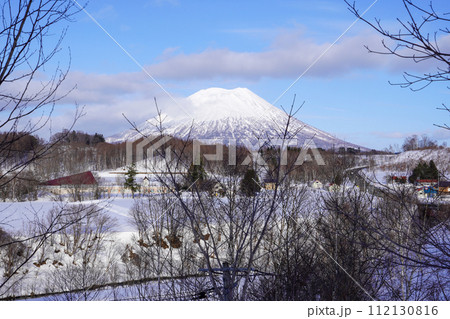 黒川ビューポイントパーキングから見る冬の羊蹄山 黒川ビューポイントパーキングから見る冬の羊蹄山 112130816