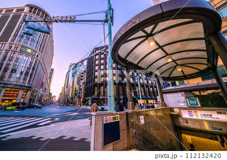 日本の東京都市景観「三越前駅」前。日本橋三越や三越前駅、日本橋北詰などを望む=2月27日 日本の東京都市景観「三越前駅」前。日本橋三越や三越前駅、日本橋北詰などを望む=2月27日 112132420