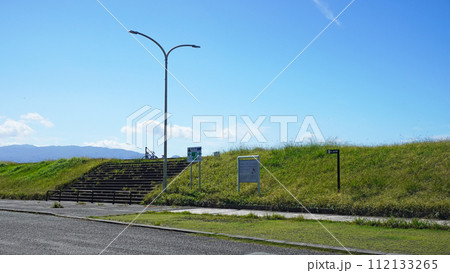 千本浜にある堤防(静岡県沼津市千本浜公園) 千本浜にある堤防(静岡県沼津市千本浜公園) 112133265