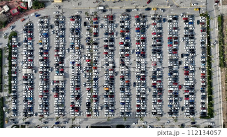 aerial view of vehicles in the parking lot 112134057