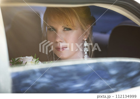 Beautiful bride in a wedding car 112134999