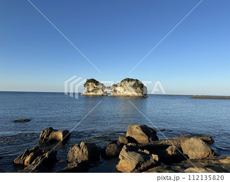 和歌山県 円月島の風景 和歌山県 円月島の風景 112135820