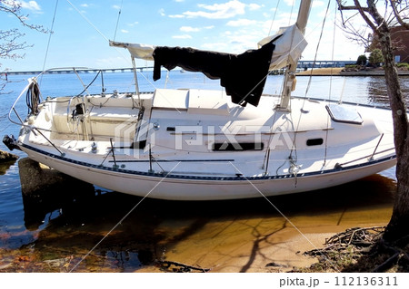 stranded sailboat 112136311