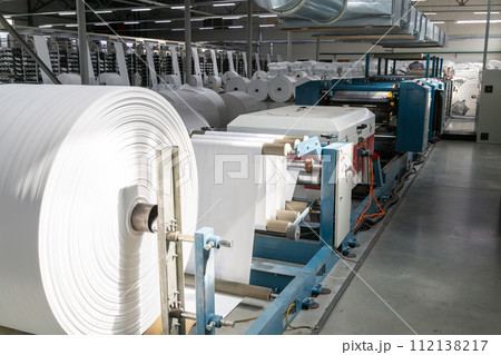 Automated conveyor belt for processing polypropylene bags. Automated conveyor belt for processing polypropylene bags. 112138217