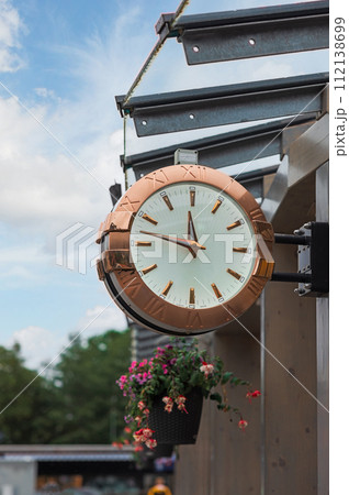 round street clock close-up 112138699