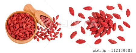 Dried goji berries in wooden bowl and scoop isolated on white background. Top view. Flat lay. 112139285