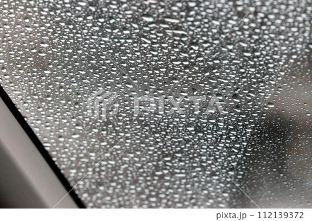 フロントガラスの水滴 112139372