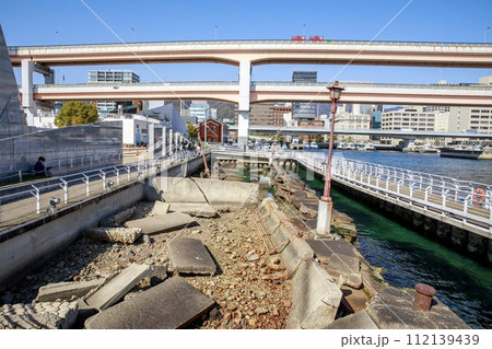 神戸市、快晴下の神戸震災メモリアルパーク 神戸市、快晴下の神戸震災メモリアルパーク 112139439