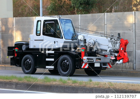 ラフテレーンクレーン（自走式クレーン） 112139707