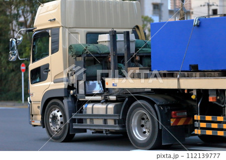 トレーラートラック 112139777