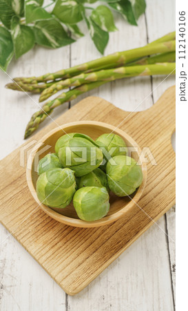 芽キャベツとアスパラガス 112140106
