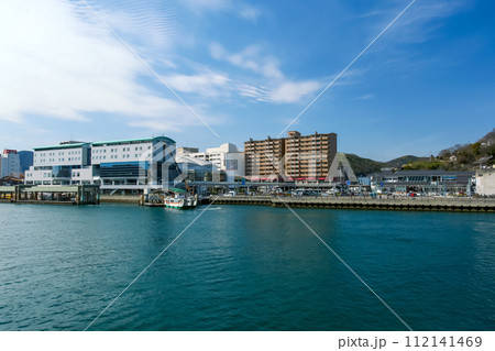 広島県 尾道市 海上から見た尾道市の風景 広島県 尾道市 海上から見た尾道市の風景 112141469