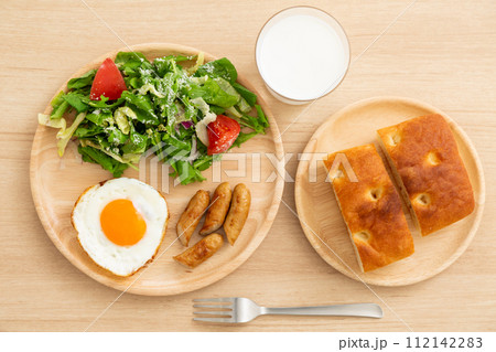 パンの朝食イメージ 112142283