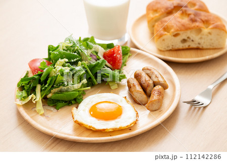 パンの朝食イメージ パンの朝食イメージ 112142286
