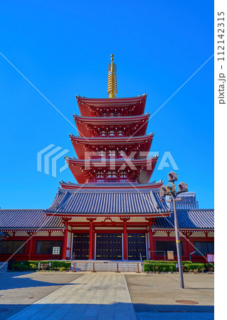 秋の東京都台東区浅草2丁目 浅草寺五重塔 112142315