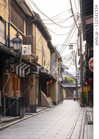 風情ある祇園の街並み　祇園甲部 112142534