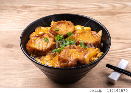 油麩の卵とじ丼（油麩丼） 112142676