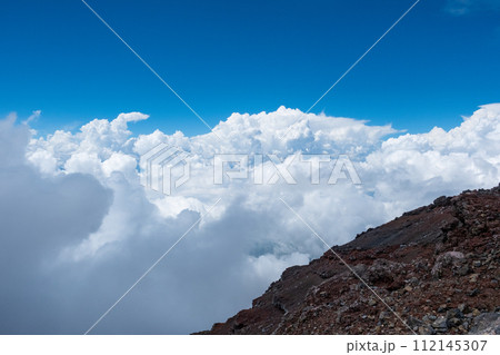富士山の登山風景 富士山の登山風景 112145307