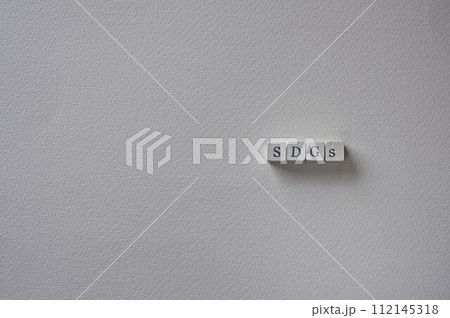 白い背景にSDGsのキューブ、アイキャッチ画像用 白い背景にSDGsのキューブ、アイキャッチ画像用 112145318