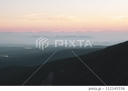 夏山の登山風景 夏山の登山風景 112145556