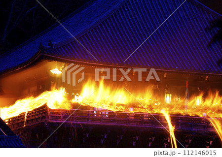 東大寺二月堂の赤い炎 お水取り 112146015