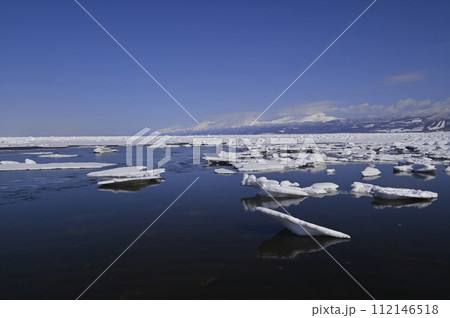 知床の流氷 112146518