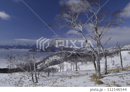 凍結した屈斜路湖 112146544