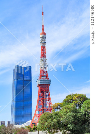 【東京の都市風景】東京タワーと麻布台ヒルズ(芝公園から) 【東京の都市風景】東京タワーと麻布台ヒルズ(芝公園から) 112146980