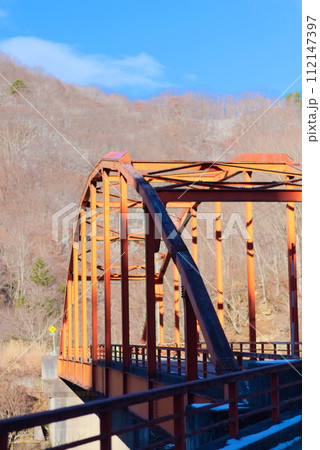 利根川に架かる赤い鉄橋 112147397