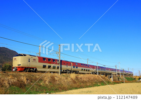 延長運転で土讃線を走るサンライズ瀬戸 112147489