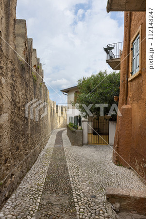 Old streets of Malcesine on the shores of Lake Garda Old streets of Malcesine on the shores of Lake Garda 112148247