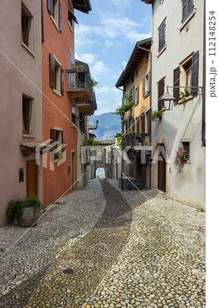 Old streets of Malcesine on the shores of Lake Garda Old streets of Malcesine on the shores of Lake Garda 112148254