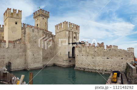 Fortress in Sirmione on Lake Garda 112148292