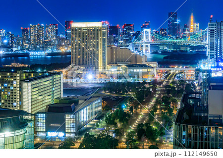 【東京の都市風景】お台場から都心方向の都市夜景 112149650