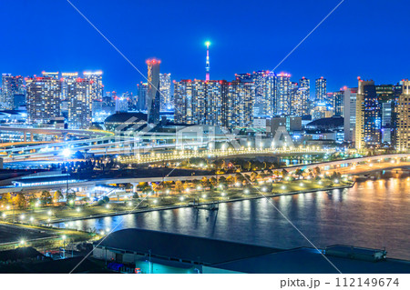 【東京の都市風景】お台場から都心方向の都市夜景 【東京の都市風景】お台場から都心方向の都市夜景 112149674