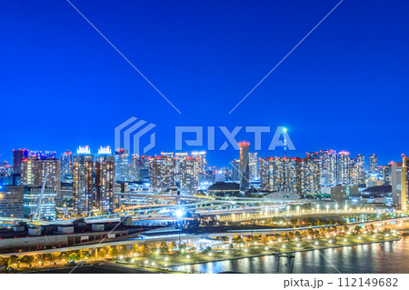 【東京の都市風景】お台場から都心方向の都市夜景 【東京の都市風景】お台場から都心方向の都市夜景 112149682