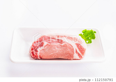 パック入りの豚ロース肉 パック入りの豚ロース肉 112150791