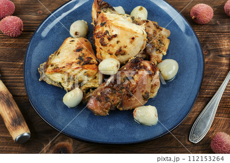 Grilled or smoked chicken with lychee. 112153264