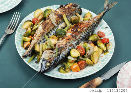 Scomber fish baked with vegetables. 112153295
