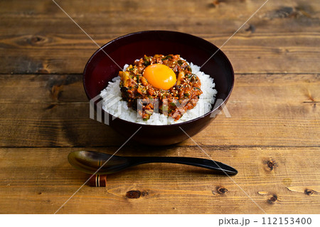 肉みそ卵かけご飯 112153400