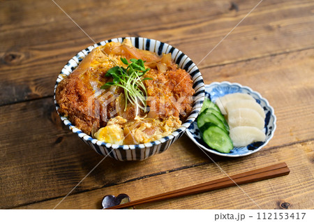 かつ丼と漬物 かつ丼と漬物 112153417
