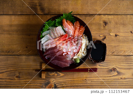 海鮮丼 112153467